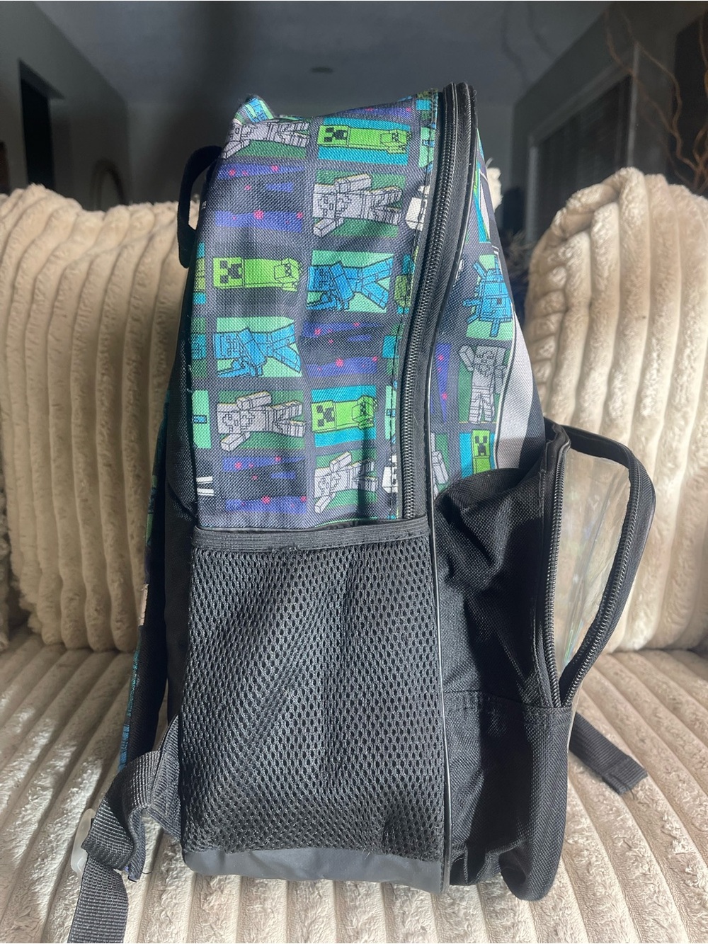 Minecraft Kids' Backpack in Black and Green - Official Logo - Picture 3 of 8